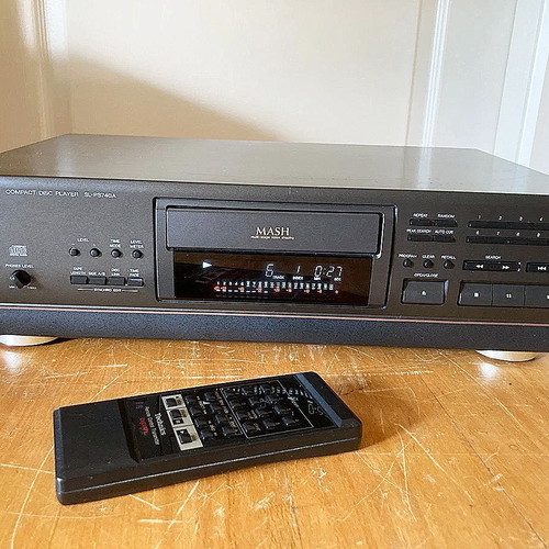 Technics CD player SL-PS740AA with remote and 2 original CDs