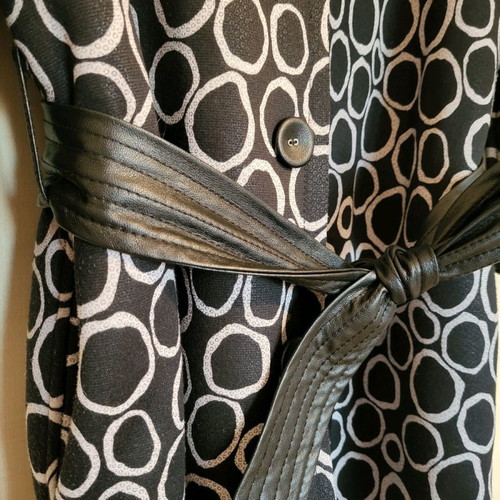 Coat with 3/4 sleeves, lined with fur, leather belt