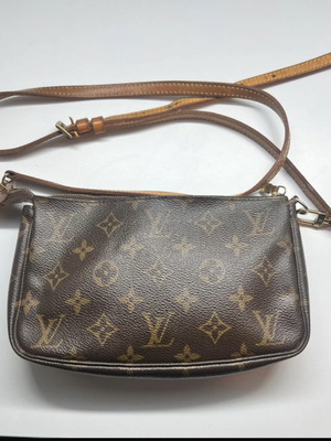 Louis Vuitton Monogram Classic Pochette чанта през рамо употребявана кафява