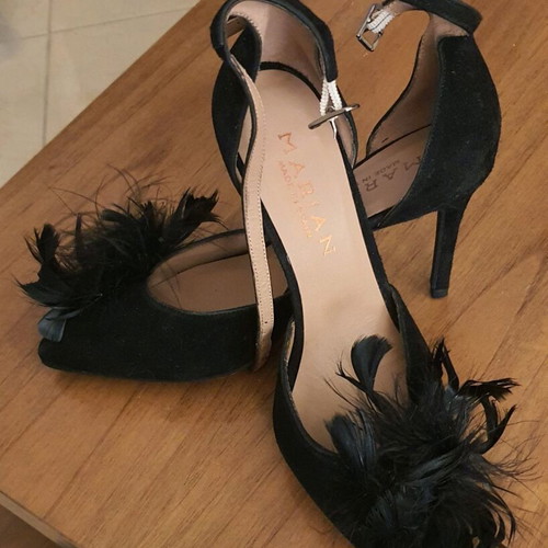 Marian Spanish black leather high heels size 38 new with real feather
