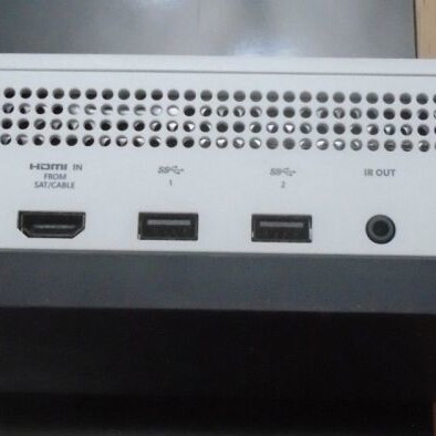 Xbox One S console like new, 500GB, 2 wireless controllers, FIFA20