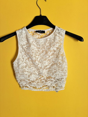 Bershka White Floral Lace Crop Top Size XS like new