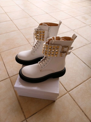 Women's boots new Made In Italia, size 38, white