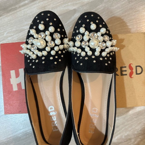 Keep Fred black ballet flats with pearls, castor texture, like new