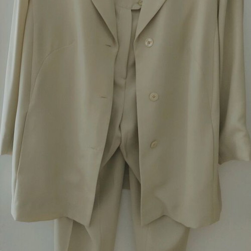Oris women's suit like new, beige