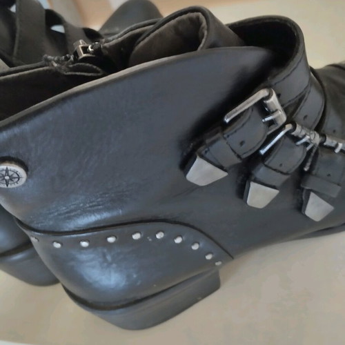 Leather ankle boots like new, Italian Tsakiris, size 39, black