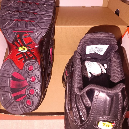 Nike TN athletic shoes new, size 45, black and red
