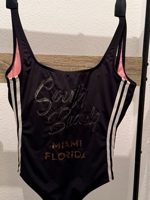 Blu4u one-piece swimsuit like new, black and pink, size S