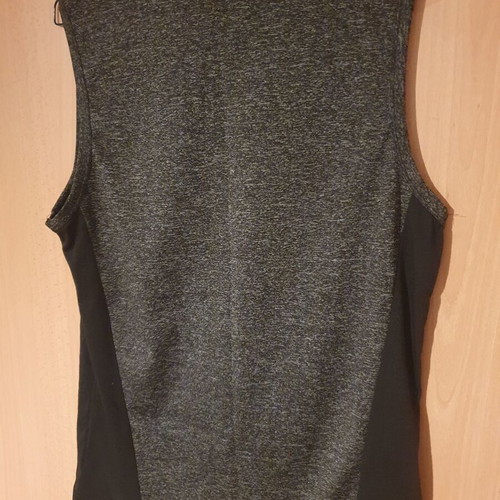Sleeveless t-shirt size M like new, black