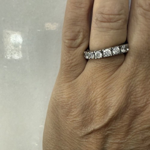 Silver ring with zirconia