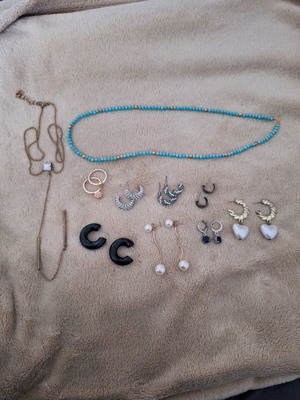 Jewelry set used, all together