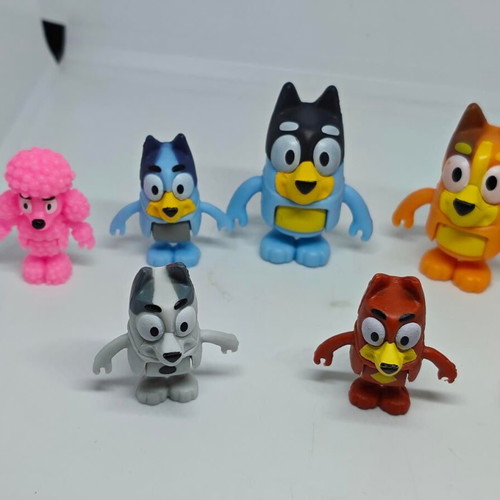 Bluey figures set of 7 like new