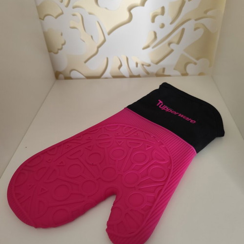 Tupperware Silicone Oven Mitt new