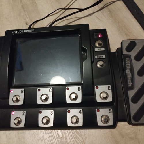 Digitech iPB-10 programmable pedalboard like new