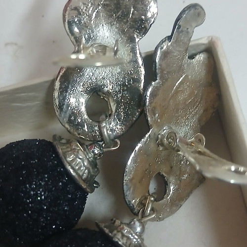 Dangling earrings with clips