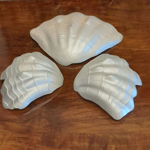 Three platters in the shape of a conch