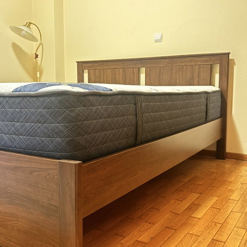 IKEA Double Bed 160x200 with SERTA Adoring Night Mattress like new
