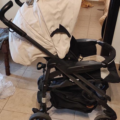 Baby stroller like new with unused Chicco rain cover