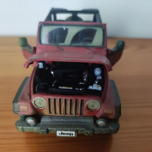 Jeep Wrangler Rubicon 2003 vintage collectible scale 1:27 model car like new