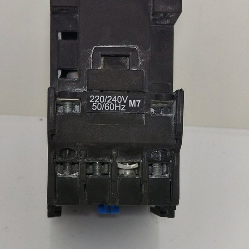Iskra 3P power relay 7.5kW coil voltage 220 V AC like new