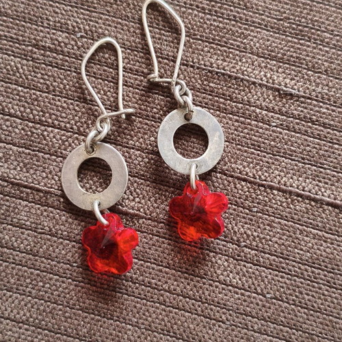 Handmade dangling earrings used with red crystal flower design