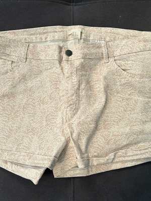 Beige shorts used, size XXL