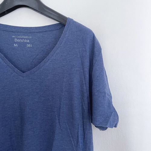 Bershka V-neck T-shirt used, medium size, blue