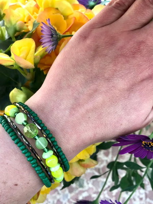 Multistrand green yellow bracelet new with beads