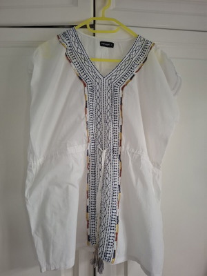 Boho dress with embroidered V-neck, lightweight, excellent condition