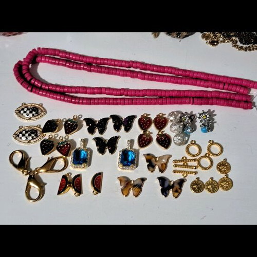 Craft beads and minerals set like new, 5 storage boxes, 4 kg