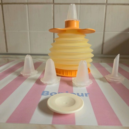Tupperware whipped cream dispenser new
