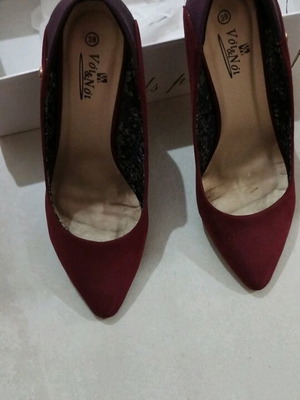 Burgundy Suede Pumps Size 39 With 6 cm Heel Like New