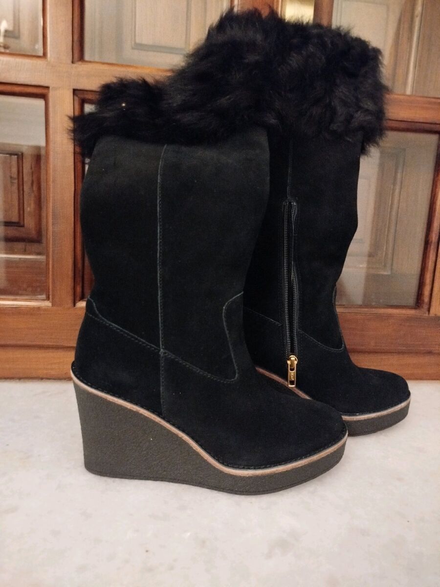 【未使用に近い】オーストラリアで購入　UGG★手袋　Sサイズ★ UGG＞GOLDENCUSH