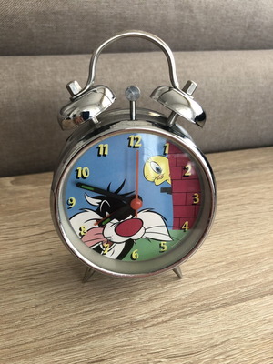 Looney Tunes alarm clock like new, analog tabletop