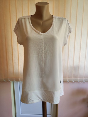 Marc Cain Sports Cream V-Neck T-Shirt size L like new