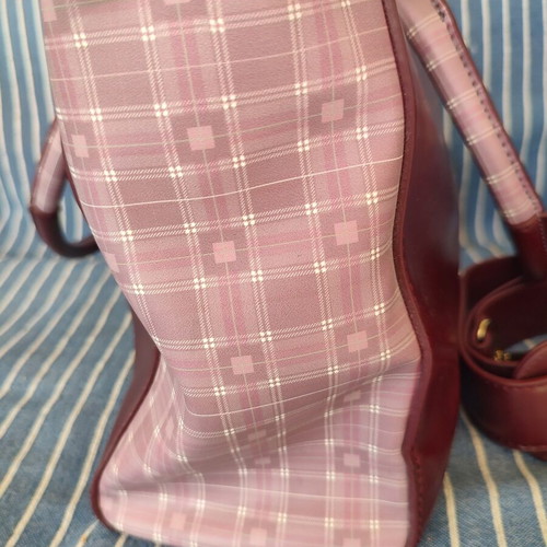 DOCA women's handbag shoulder bag burgundy with plaid details