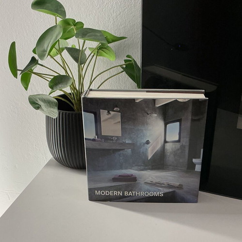 Modern Bathrooms book like new, Greek