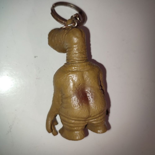 E.T. alien keychain used