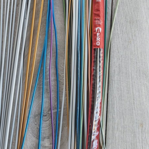 Knitting needles like new, pack of about 70 pairs, various sizes