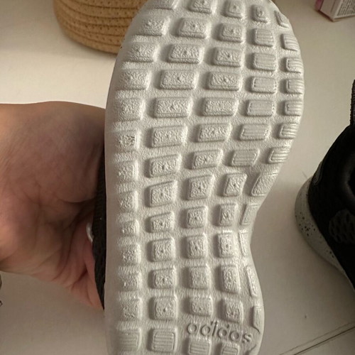 Adidas authentic kids shoes new, size 20