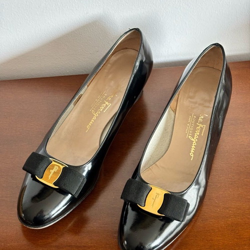 Salvatore Ferragamo Vara Pumps Black Patent Leather like new, size 39