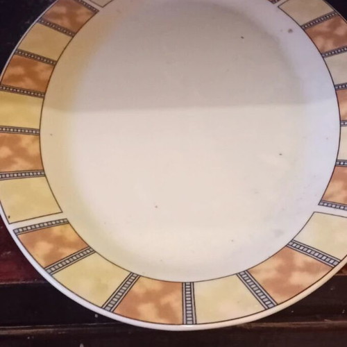 Dish set like new 10 shallow, 4 deep, 4 appetizer, 1 platter, 1 salad cup