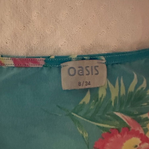 Oasis top like new, size 8, multicolor