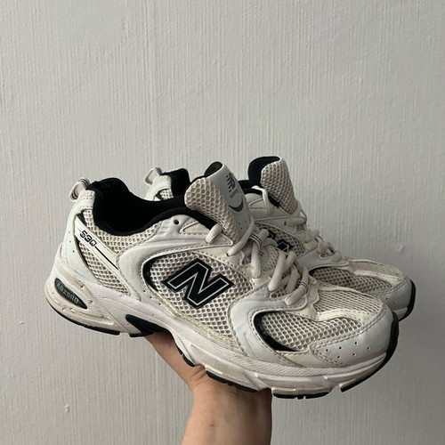 New Balance athletic shoes used no 38 black and white