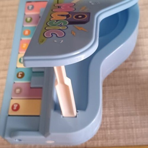 Mini children's piano new condition