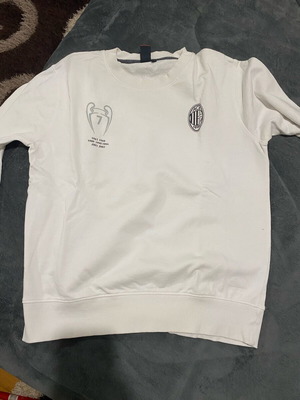 Milan sweatshirt authentic new with Champions League