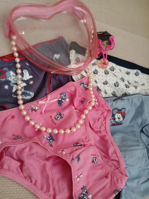 Disney girls' cotton underwear set in heart pouch with pearls