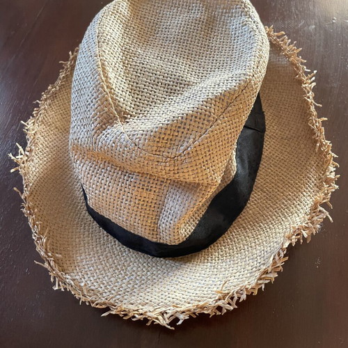 Straw Panama Fedora hat size 58 like new, beige with frayed edges