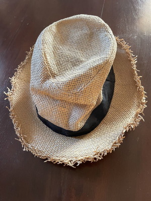 Straw Panama Fedora hat size 58 like new, beige with frayed edges