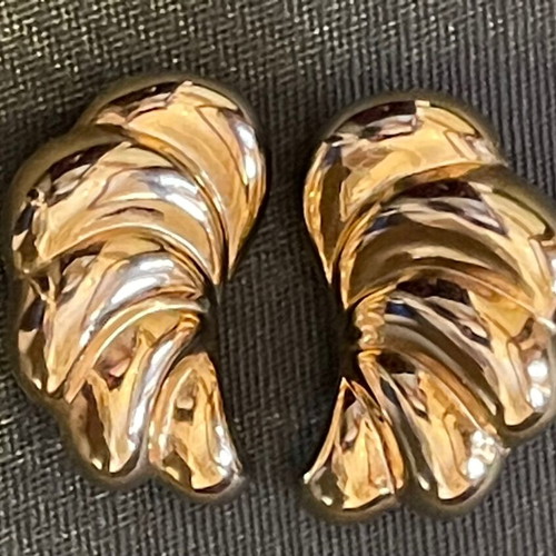 P.E.P. Custom Jewellery collectible large clip on earrings like new
